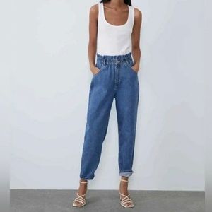 Zara 90s High Waisted Paperbag Mom Jeans in Medium Wash Size 8